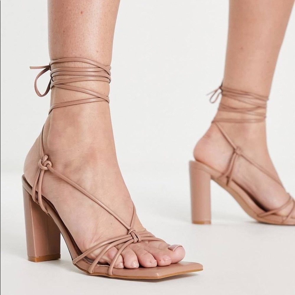 Simmi Ankle-tie heels in Nude
